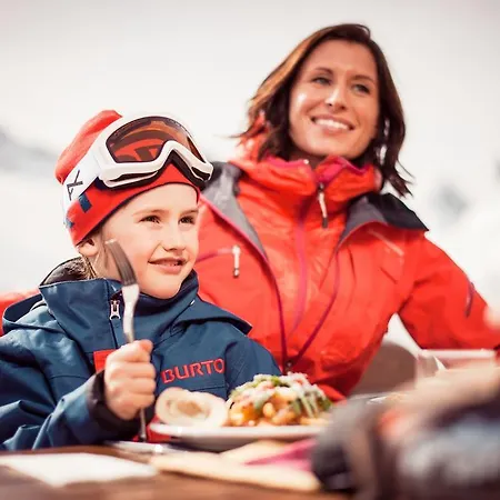 Alpenrose Aktiv & Sport מלון 4*